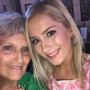 Meet your Posher, Carolyn